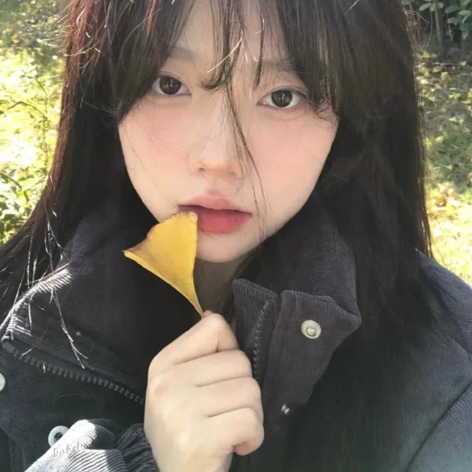 坐着的女人